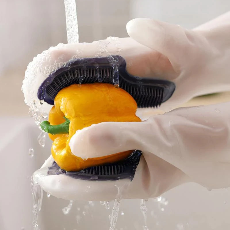 Someone cleaning with the help of 1 pair of silicone gloves 