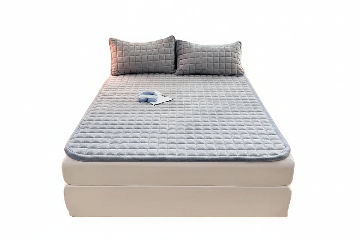 A double-thickened fitted bedsheet is used in the mattress.