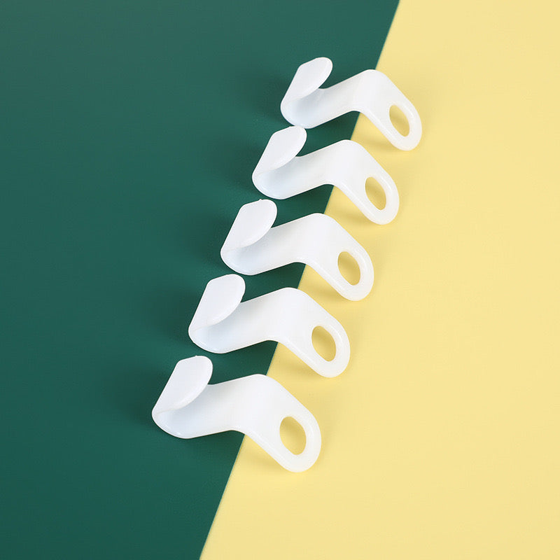 Clothes Hanger Connector Clips  in white color