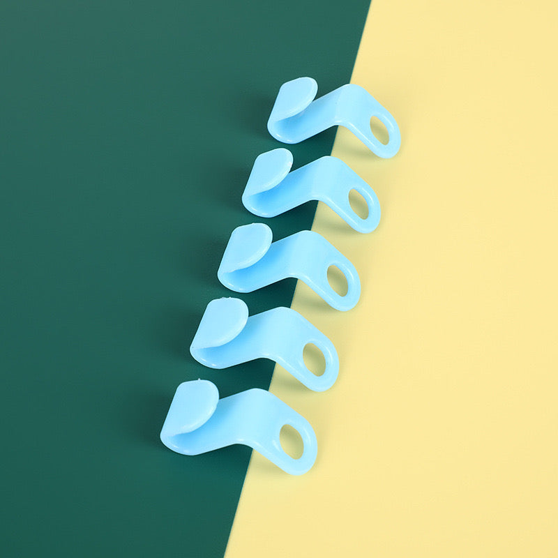Clothes Hanger Connector Clips  in blue color
