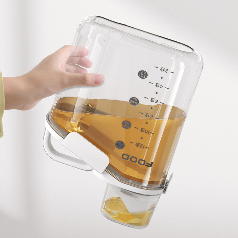 Someone is holding a 2.8L Airtight Rice Grain Storage Container Food Dispenser