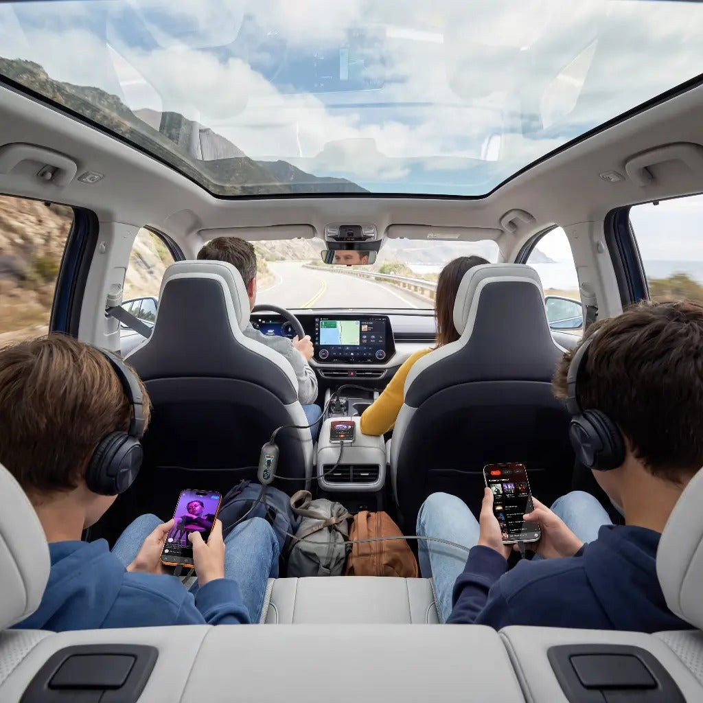 People inside a car using heads-up devices connected to the Levelo POLIX 84W Fast Car Charger.
